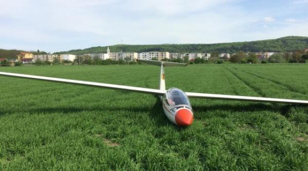 incident aviatic la gherla un planor for ate sa aterizeze de urgen a