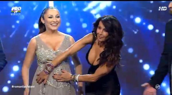 mihaela radulescu i andra cu sanii la vedere in gala live romanii au talent