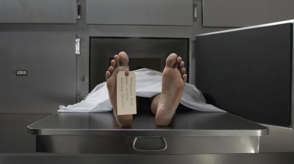 o femeie din arad declarata moarta ar fi inviat la morga