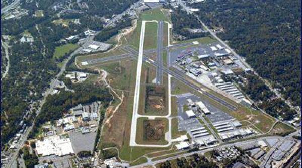 patru mor i in urma prabu irii unui avion de mici dimensiuni pe o autostrada