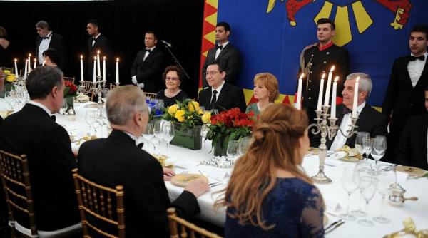 victor ponta la palatul elisabeta dineu oficial de ziua regalita ii video