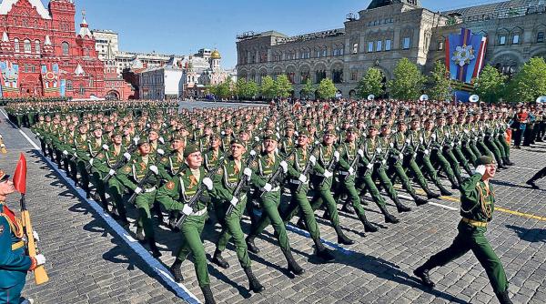 parada in pia a ro ie din moscova la 70 de ani de la sfar itul celui de al doilea razboi mondial