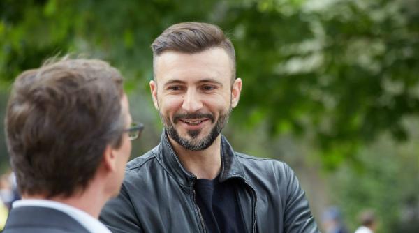 adrian ghenie unul dintre cei mai bine vandu i arti ti romani cucere te vene ia