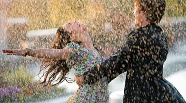 bancul zilei plimbare romantica prin ploaie