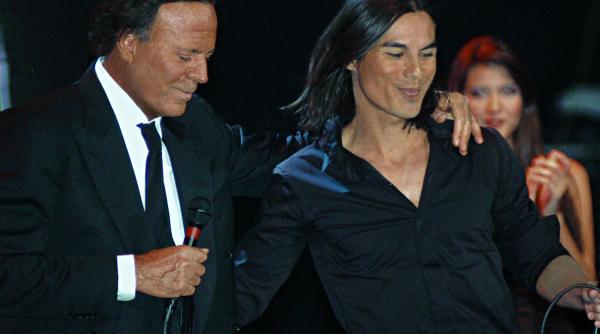 concertul julio iglesias din 20 mai a fost reprogramat in iulie