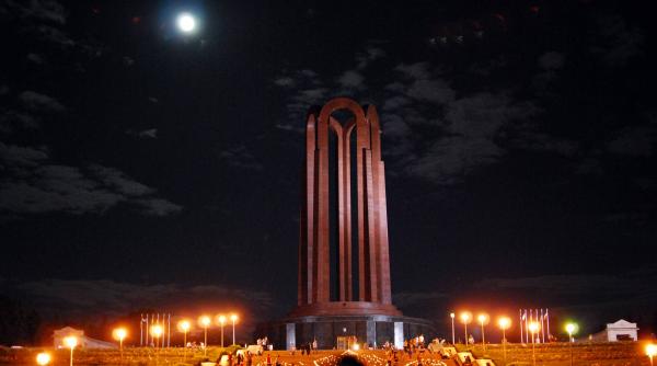 peste 10 000 de lumanari vor fi aprinse sambata in parcul carol din capitala