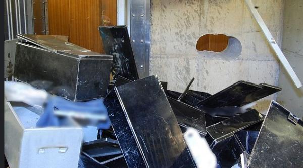 cel mai mare jaf din istoria londrei dat de pensionari poli ia a arestat apte barba i