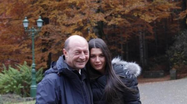traian basescu prima fotografie alaturi de traian fiul elenei basescu