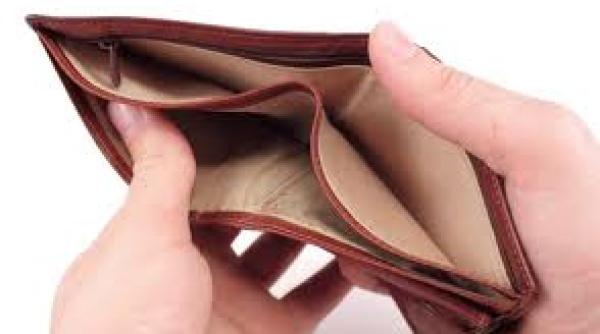 zeci de mii de restan ieri au ramas cu conturile goale