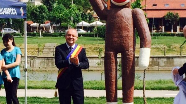 emil boc a inaugurat o maimu a oseta pe malul some ului