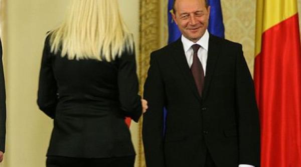saftoiu basescu se imba o a ca un curcan in fa a lui udrea
