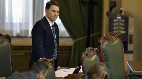 dan ova a demisionat din senat