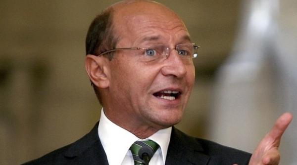 traian basescu se ofera consilier pe fonduri europene pentru klaus iohannis i victor ponta
