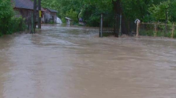 cod ro u de inunda ii in satu mare 20 de oameni evacua i