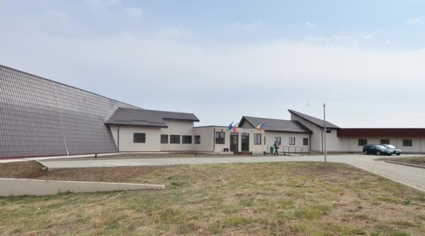 aziul de batrani de la fantanele de 1 milion de euro lasat in paragina