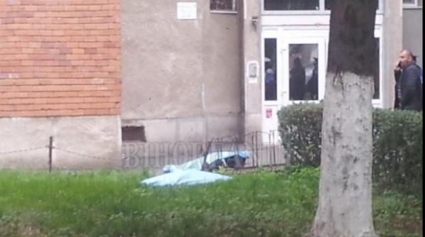 dubla sinucidere la oradea doi tineri s au aruncat de pe un bloc cu 10 etaje
