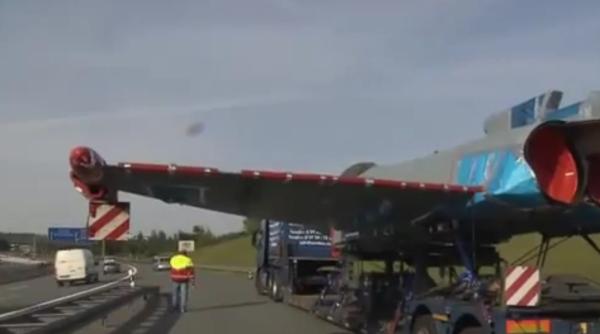 un avion a blocat traficul pe o autostrada din germania