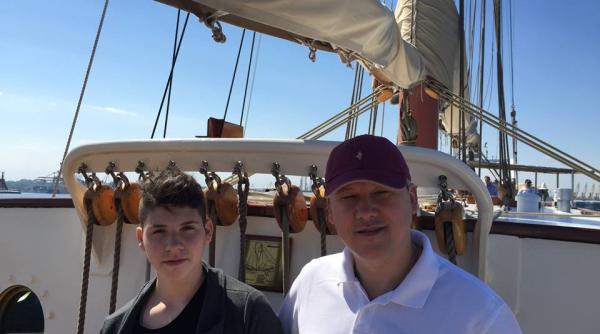 catalin predoiu fotografie de colec ie cu fiul sau ce surpriza i a facut de 1 iunie