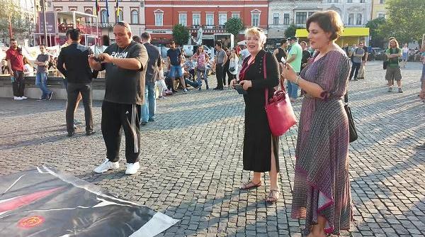 protest anti ponta la cluj 30 de oameni silvia dumitrescu apari ie surpriza