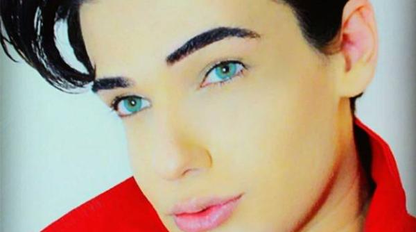 a murit tanarul operat de 4 ori ca sa semene cu ken