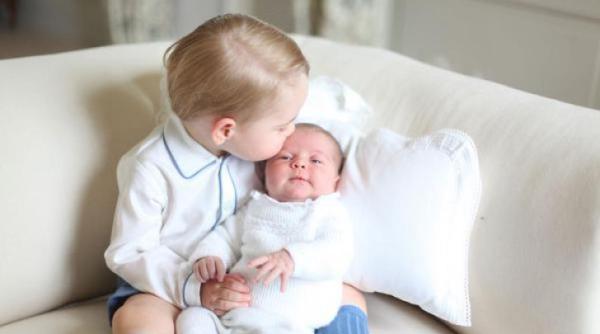 printesa charlotte si printul george primele imagini surprinse de ducesa de cambridge galerie foto