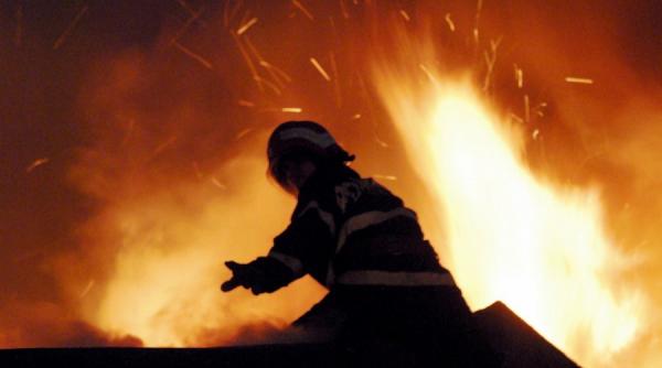 trei copii mor i intr un incendiu devastator gestul mamei i a ucis