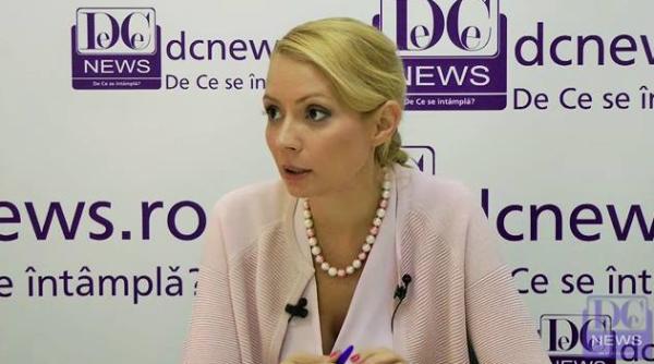 daciana sarbu este greu sa i desfa ori activitatea stand cu dosarele pe genunchi