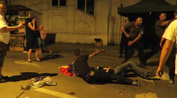 tanar impu cat in fa a unui bar din bucure ti video ocant