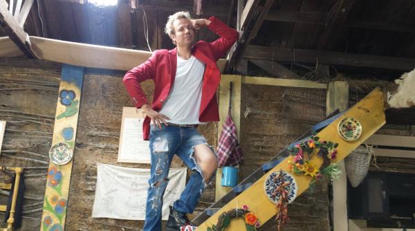 dan helciug inscris la x factor in marea britanie sunt inca in concurs