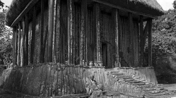 camerun regele abumbi ii a primit mo tenire 72 de so ii i sute de copii