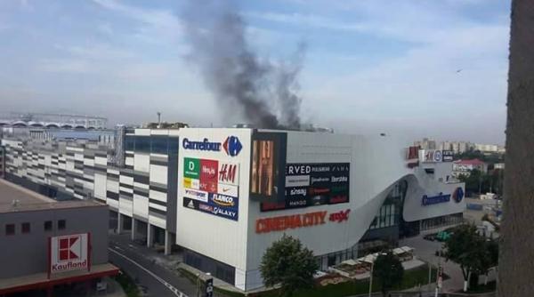 incendiu la mega mall autospeciale de pompieri la cel mai mare mall din bucure ti