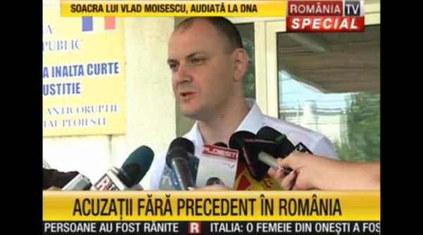 dna i a interzis lui sebastian ghi a sa mai vorbeasca cu victor ponta i sa paraseasca ploie tiul