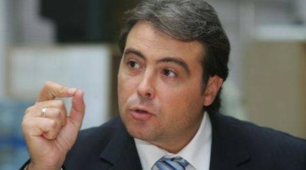 adrian cioroianu ar fi bine ca la nivelul politicii romane ti sa fie ceva mai multa lini te