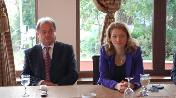 alina gorghiu la masa cu vasile blaga pnl se bucura de cea mai mare incredere