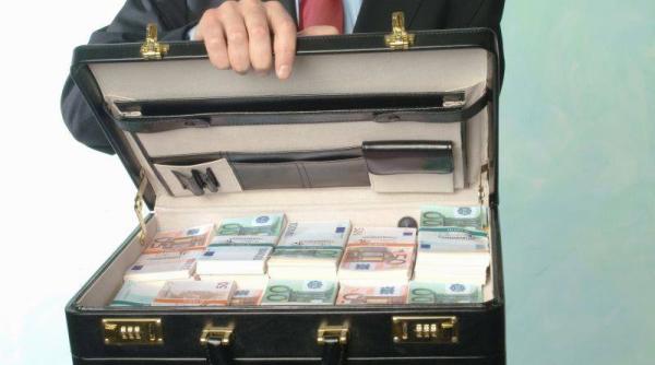 george scripcaru prins cu o valiza de bani in demisolul locuin ei sale