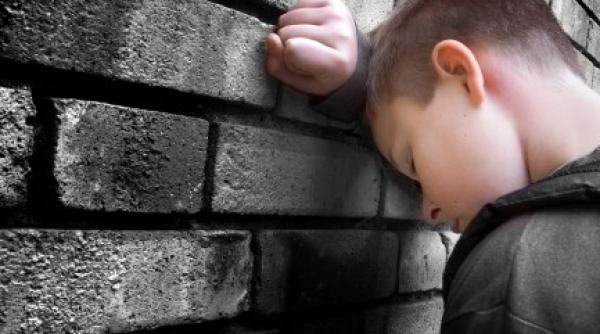 caz ocant din ia i o familie cu posibilita i materiale vrea sa i abandoneze copilul pentru ca mofturos