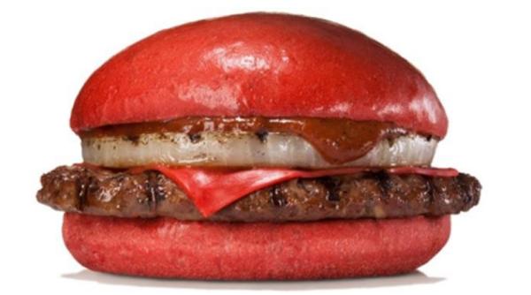 burger king din japonia a lansat hamburgerul de culoarea ro ie