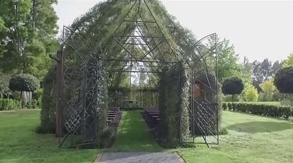 biserica unica in lume este construita din copaci foto