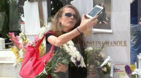 gest uluitor la mormantul madalinei manole o fana i i face selfie