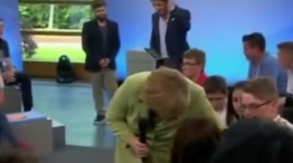 situa ie stanjenitoare pentru merkel s a intamplat in direct