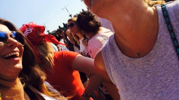 concert robbie williams la bucure ti andreea esca intre spectatori