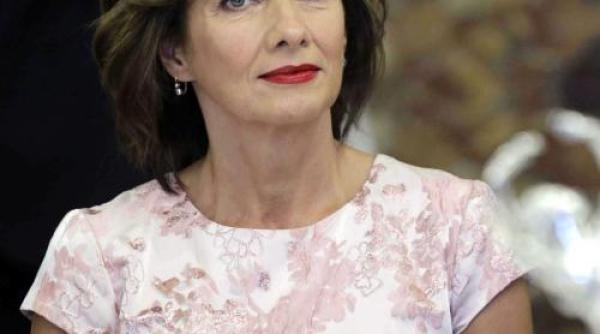 scrisoare catre carmen iohannis opri i va din shopping i vizita i orfelinatele din romania