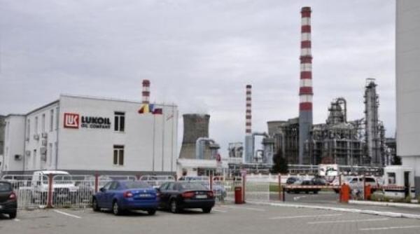 china peace petroleum group vrea sa cumpere de la lukoil rafinaria petrotel