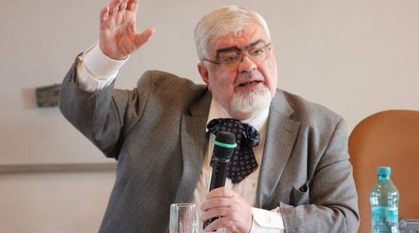 scandal uria o angajata a unei librarii a demisionat din cauza lui andrei ple u