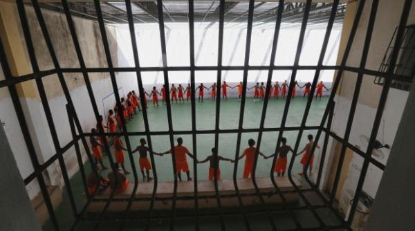 bancul zilei veste buna i veste rea la inchisoarea femei