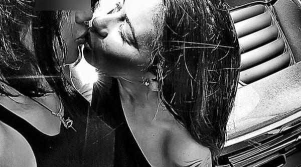 roxana vancea sarut senzual cu o femeie