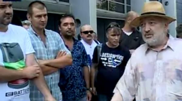 stelian tanase in mijlocul protestatarilor la tvr anun ul pe care l a facut