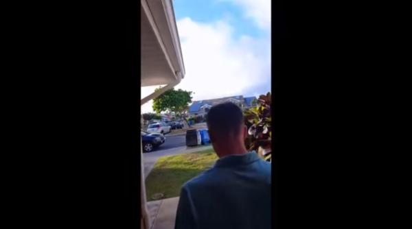 incredibil s a intors din razboi i i a prins so ia facand asta