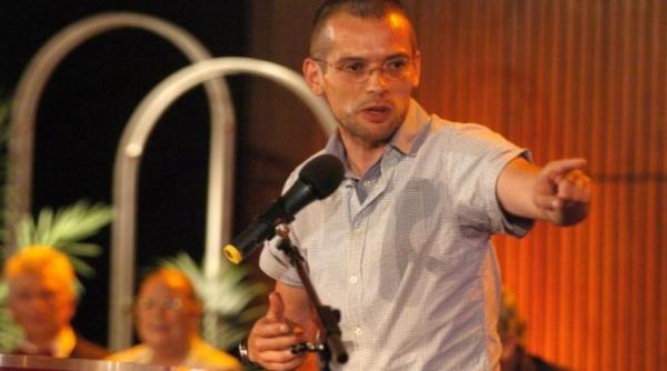 valentin jucan alaturi adelin petri or impotriva lui stelian tanase a sesizat cna