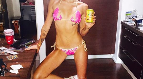 crea ca s a oprit miley cyrus topless